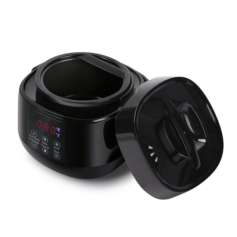 검정색 손잡이가 있는 작은 왁스 녹는 냄비